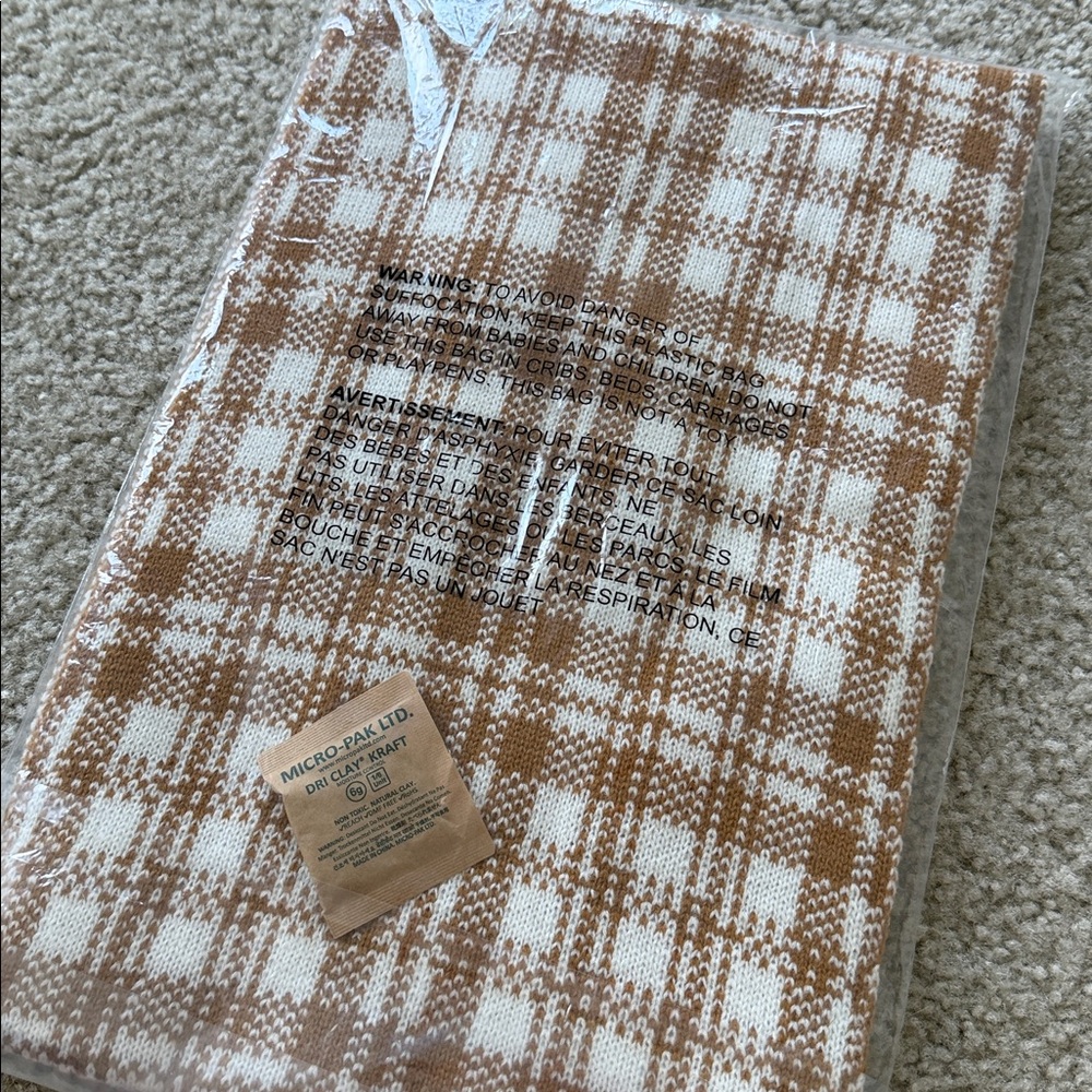 NWT! Timberland Brown and Cream Checkered Scarf - Picture 5 of 5